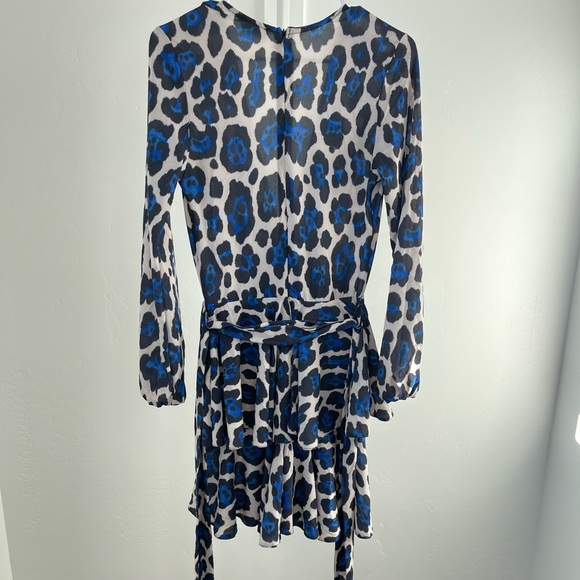 Deep V Tiered Leopard Print Dress - Picture 5 of 6